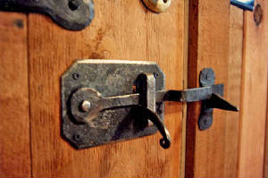 img026doorlatch.jpg